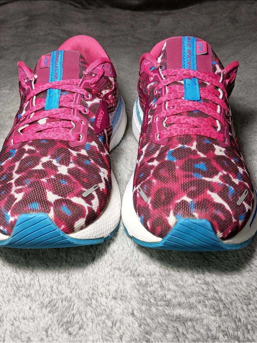 Brooks Women Adrenaline GTS Magenta Raspberry White Leopard running shoes
